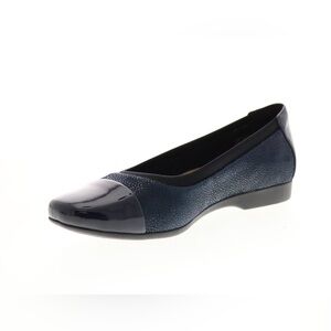 Clarks Un Darcy from Unstructured Nubuck Suede Leather Ballet Flat